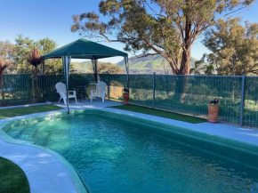 Отель Burnt Creek Cottages  Мэнсвилд